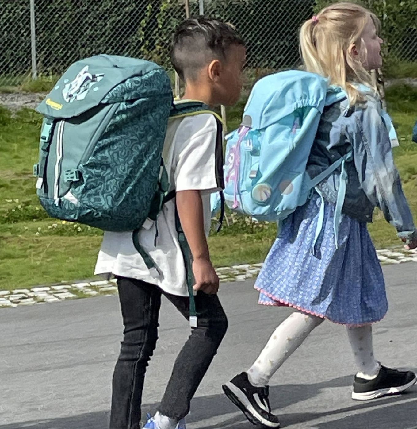 Foto: Janne Dahl To elever på første skoledag