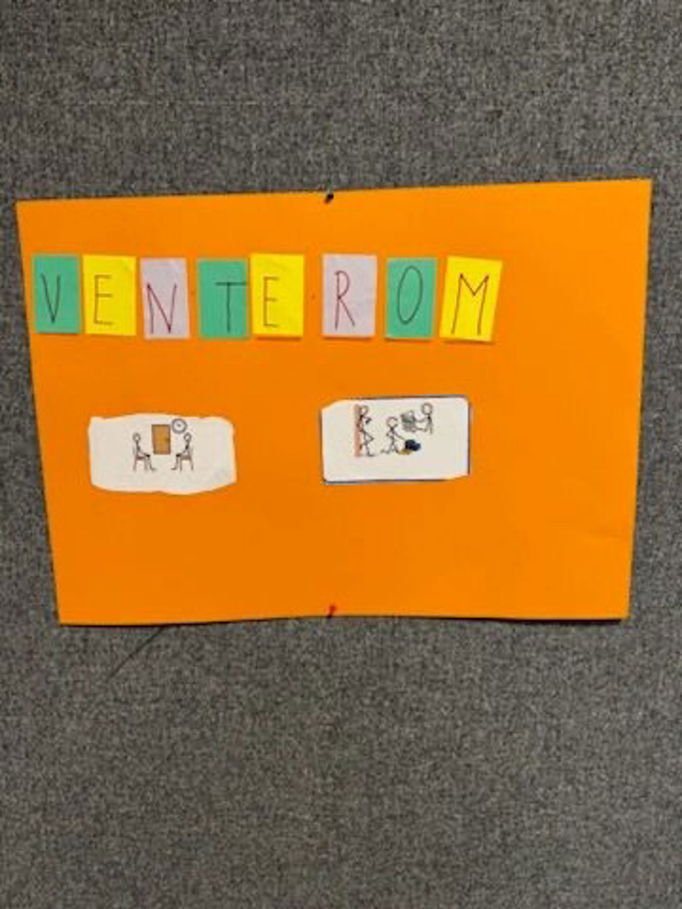 et stykke papir med et tall og et tall på