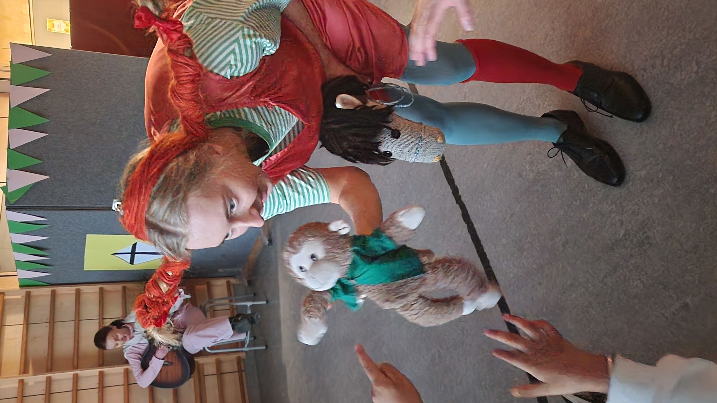 Foto: Ann-K. Gulenc en person som holder et kosedyr