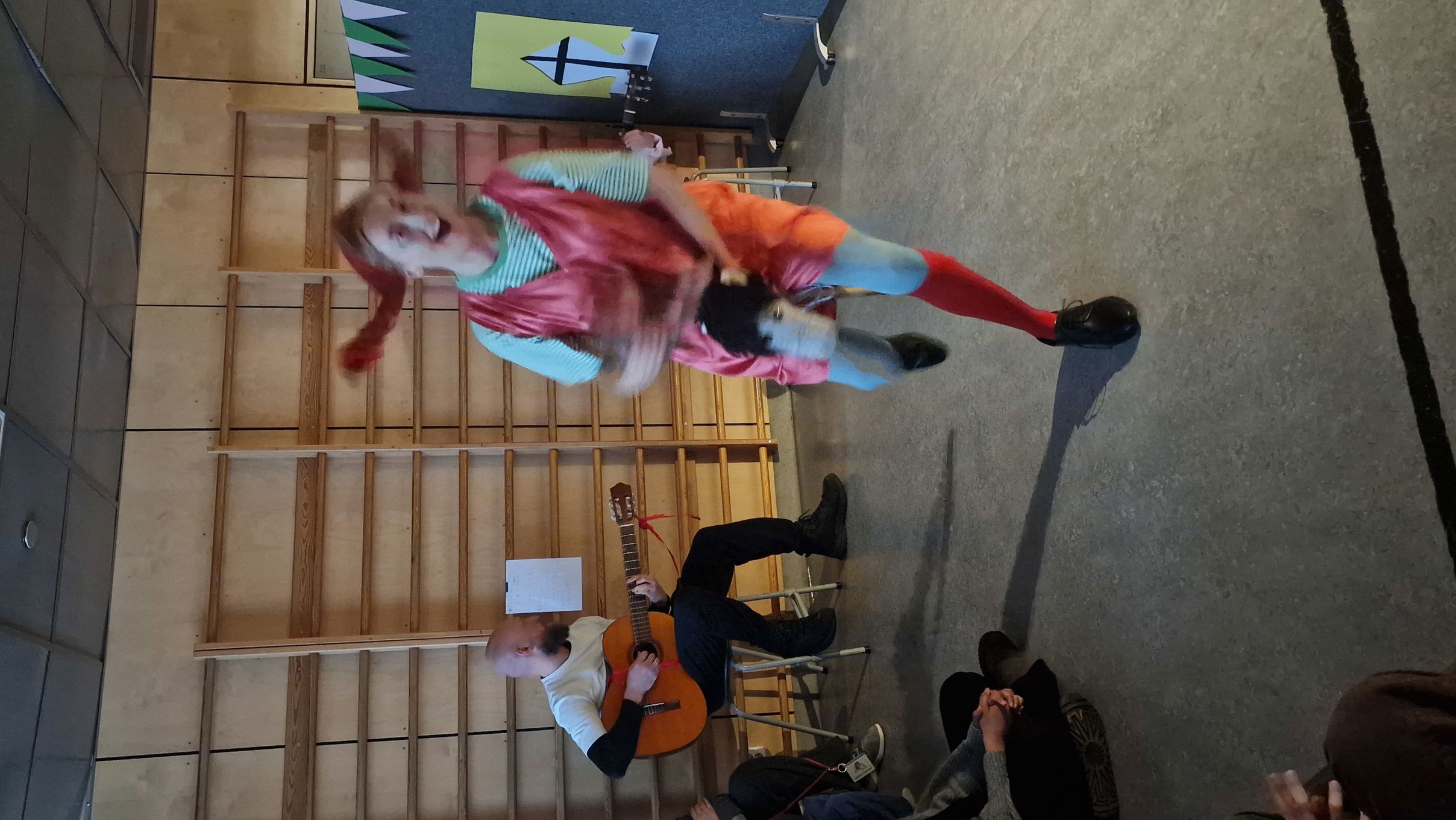 Foto: Ann-K. Gulenc en person som danser i et rom