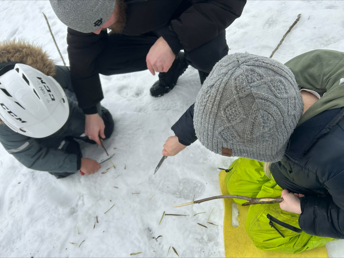 Foto: Beate She Klingenberg En gruppe mennesker i snøen